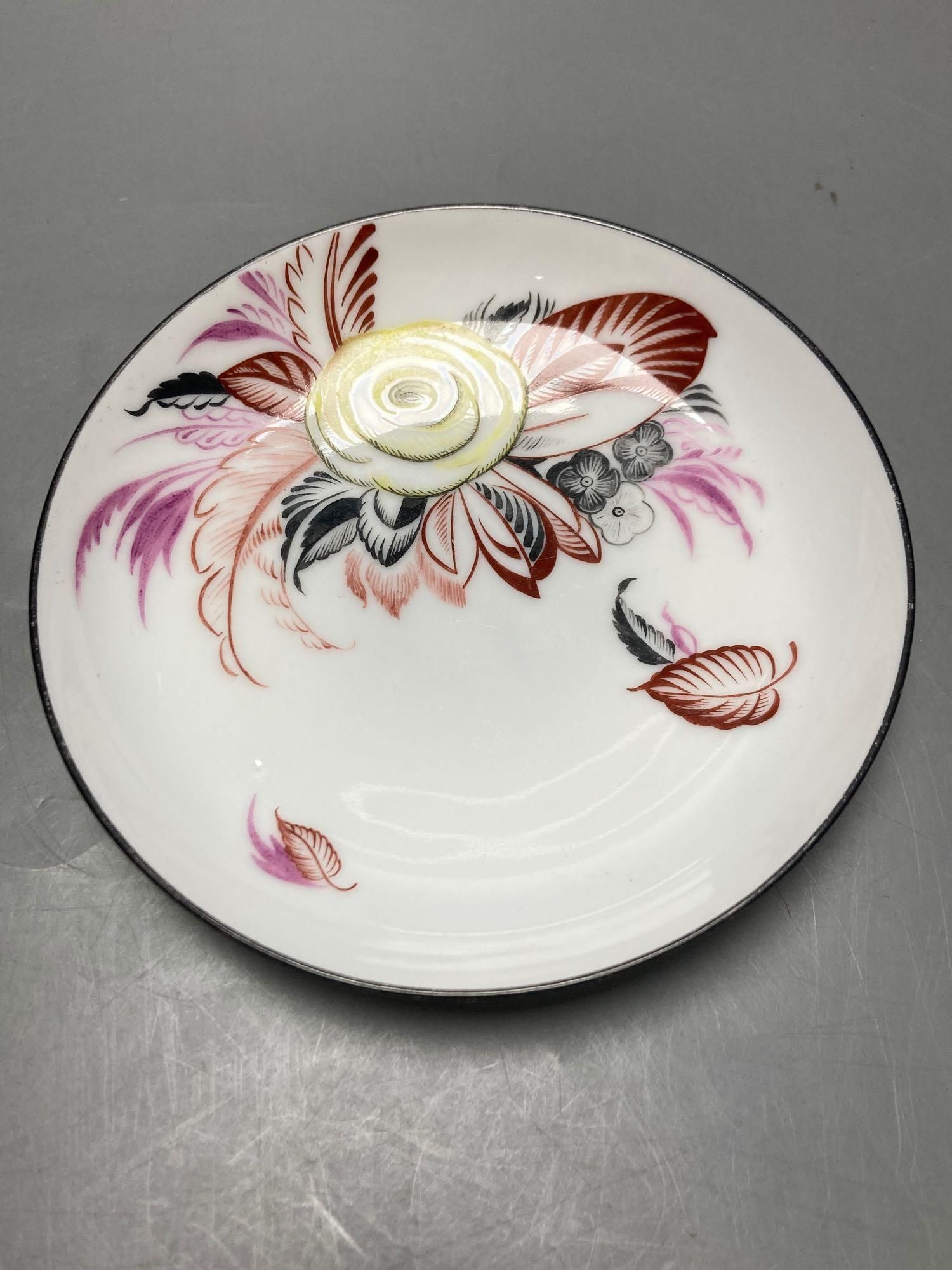 A pair of Soviet Union porcelain dishes dated 1922, 13.5cm